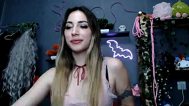 Snapshot of Walleriana chatting on 10-14-25, 12:11 Walleriana online show from 10-14-25, 12:11