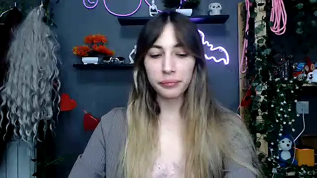 Snapshot of Walleriana chatting on 10-18-25, 09:17 Walleriana online show from 10-18-25, 09:17
