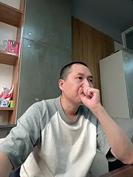 Snapshot of yichengm chatting on 10-07-25, 03:18 yichengm online show from 10-07-25, 03:18