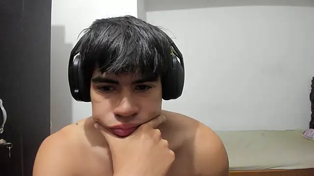 Snapshot of max_morris66 chatting on 10-13-25, 10:28 max morris66 online show from 10-13-25, 10:28