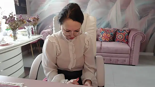 Snapshot of Arisa5000 chatting on 11-24-25, 07:19 Arisa5000 online show from 11-24-25, 07:19