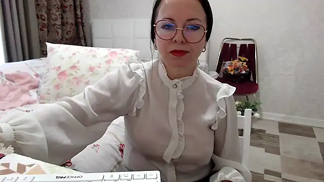 Snapshot of Arisa5000 chatting on 12-16-25, 06:50 Arisa5000 online show from 12-16-25, 06:50