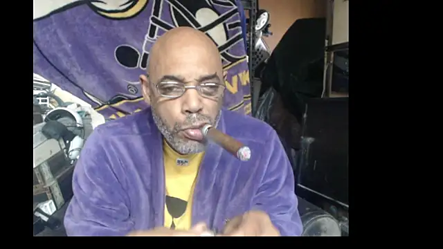 A CIGAR MAN online show from 11-23-25, 01:32