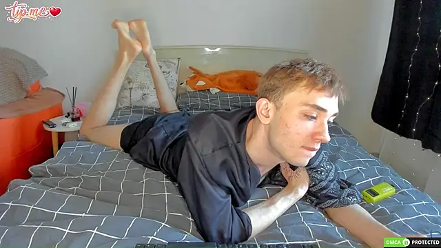 Snapshot of felixcurt69 chatting on 05-18-26, 01:05 felixcurt69 online show from 05-18-26, 01:05