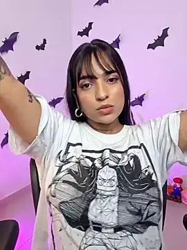 Snapshot of Wildrachel4u chatting on 10-23-25, 05:17 Wildrachel4u online show from 10-23-25, 05:17