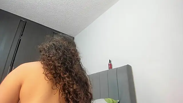 Snapshot of emy_collyns chatting on 02-24-26, 04:30 emy collyns online show from 02-24-26, 04:30