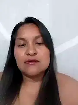 Snapshot of lucia00xx chatting on 10-08-25, 02:24 lucia00xx online show from 10-08-25, 02:24