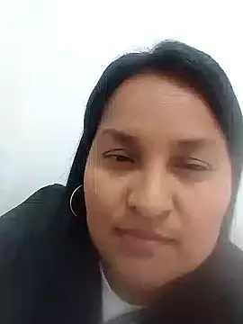 Snapshot of lucia00xx chatting on 10-20-25, 06:52 lucia00xx online show from 10-20-25, 06:52