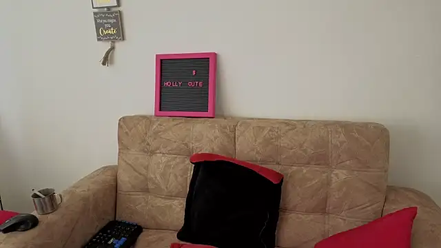 hollycute   online show from 11-04-25, 06:44