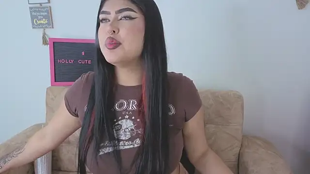 hollycute   online show from 12-15-25, 07:52