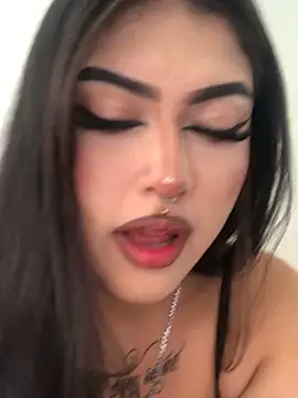 hollycute   online show from 10-20-25, 07:58