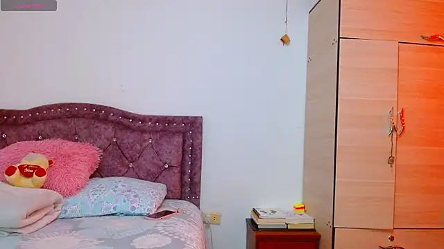 Hanssel tess online show from 10-25-25, 03:01