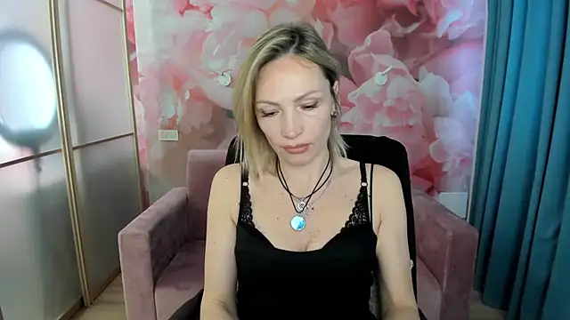 AlinaMoor online show from 04-25-26, 02:25