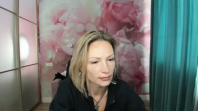 AlinaMoor online show from 10-21-25, 05:40