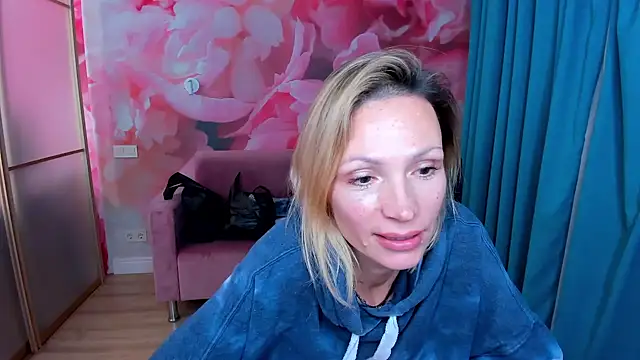 AlinaMoor online show from 11-26-25, 06:52