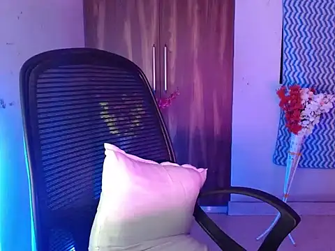 Roiseeee online show from 03-10-26, 04:49