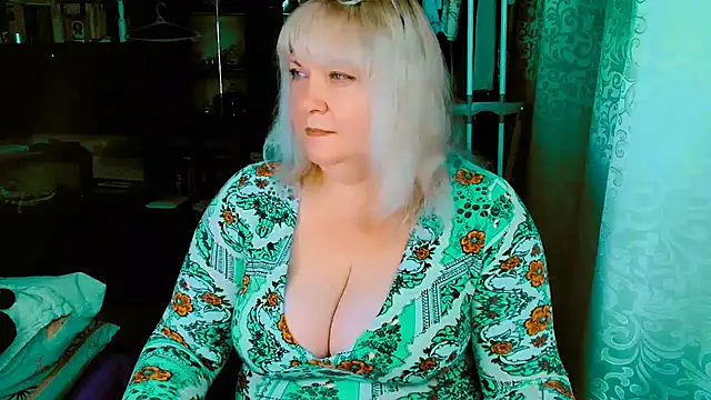Snapshot of DiamondNata chatting on 10-16-25, 10:40 DiamondNata online show from 10-16-25, 10:40
