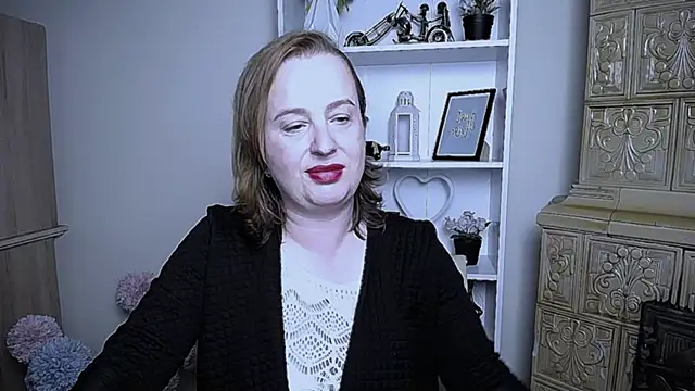 Snapshot of HelenFl chatting on 10-11-25, 06:47 HelenFl online show from 10-11-25, 06:47