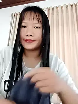 Snapshot of TrangNemo chatting on 10-10-25, 12:44 TrangNemo online show from 10-10-25, 12:44