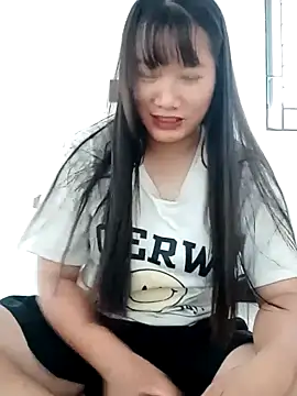 Snapshot of TrangNemo chatting on 10-15-25, 01:15 TrangNemo online show from 10-15-25, 01:15