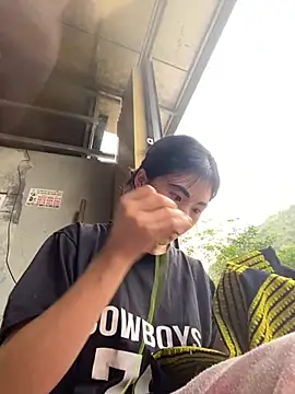 Snapshot of Mylinh- chatting on 10-08-25, 09:22 Mylinh- online show from 10-08-25, 09:22