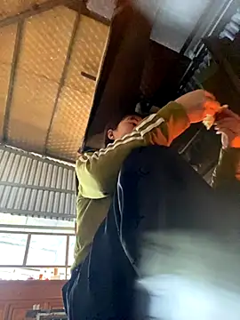 Snapshot of Mylinh- chatting on 11-03-25, 03:56 Mylinh- online show from 11-03-25, 03:56