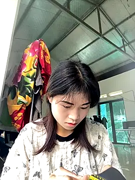 Snapshot of Mylinh- chatting on 10-10-25, 02:01 Mylinh- online show from 10-10-25, 02:01