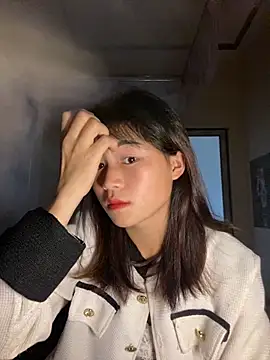 Snapshot of Mylinh- chatting on 10-16-25, 02:09 Mylinh- online show from 10-16-25, 02:09