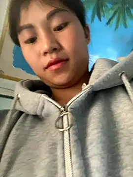 Snapshot of Mylinh- chatting on 10-19-25, 12:02 Mylinh- online show from 10-19-25, 12:02