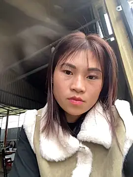 Snapshot of Mylinh- chatting on 11-02-25, 08:52 Mylinh- online show from 11-02-25, 08:52