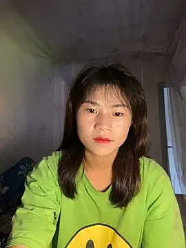 Snapshot of Mylinh- chatting on 10-22-25, 01:49 Mylinh- online show from 10-22-25, 01:49