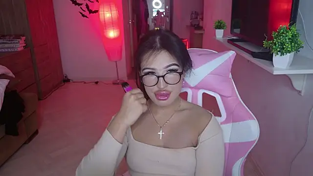 ShayLisse online show from 12-21-25, 05:31