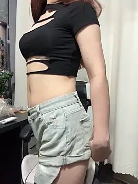 Beyeuuu online show from 06-19-26, 01:44