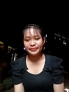 Snapshot of Young_vietnamese chatting on 10-18-25, 01:40 Young vietnamese online show from 10-18-25, 01:40