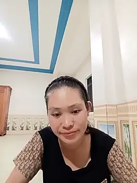 Snapshot of Young_vietnamese chatting on 10-21-25, 12:37 Young vietnamese online show from 10-21-25, 12:37