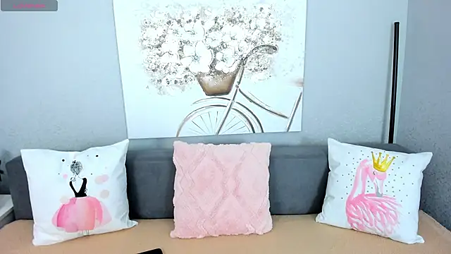 Evarey  online show from 11-17-25, 05:33