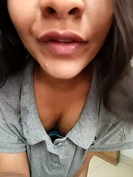 anshika0124 online show from 11-28-25, 04:56