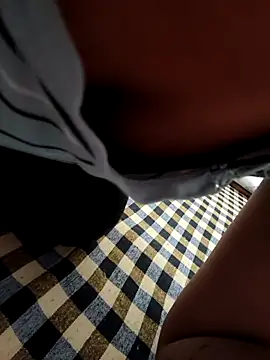 anshika0124 online show from 11-05-25, 06:05