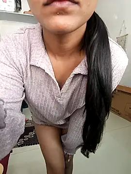 anshika0124 online show from 11-25-25, 05:52