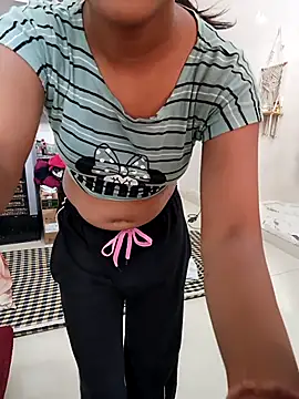 anshika0124 online show from 10-24-25, 04:55