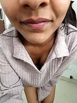 anshika0124 online show from 12-22-25, 05:07