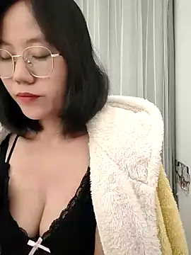 nini10052025 online show from 10-28-25, 01:54