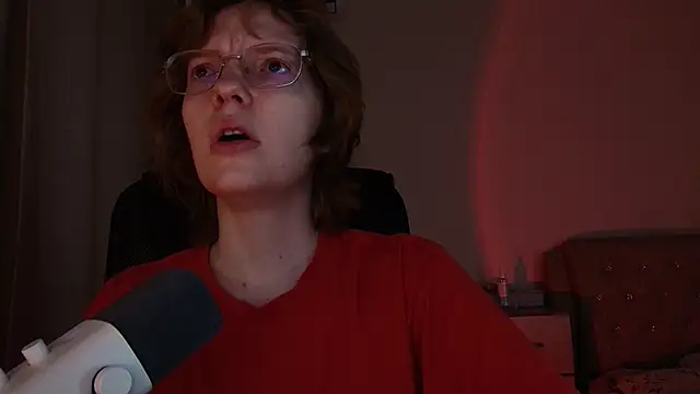 Snapshot of emymayy chatting on 03-16-26, 11:03 emymayy online show from 03-16-26, 11:03