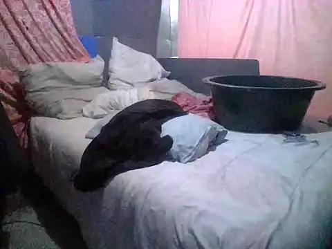 Snapshot of johnkus chatting on 11-05-25, 06:44 johnkus online show from 11-05-25, 06:44