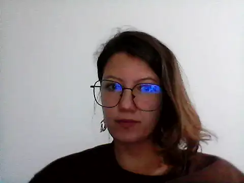 Snapshot of Karivane chatting on 02-12-26, 03:28 Karivane online show from 02-12-26, 03:28