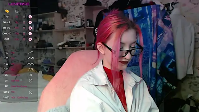 Snapshot of Dreamy_Red_Girl chatting on 10-21-25, 06:29 Dreamy Red Girl online show from 10-21-25, 06:29