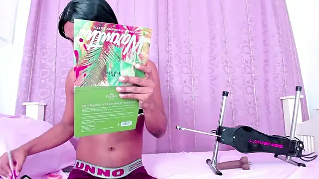 nahomy smiith online show from 10-21-25, 02:05