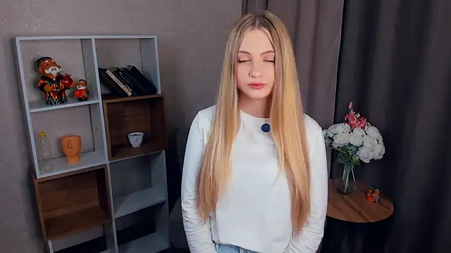 Snapshot of DorlaRedig chatting on 10-08-25, 01:34 DorlaRedig online show from 10-08-25, 01:34
