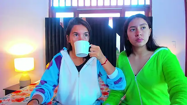 Sofy and Mia online show from 10-18-25, 12:51