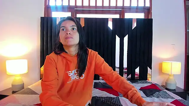 Sofy and Mia online show from 10-14-25, 12:50